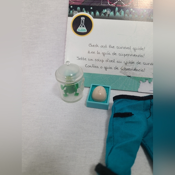 Monster High Lagoona Blue Mad Science Doll Mattel 2011 Has a dye mark on face - Picture 7 of 11